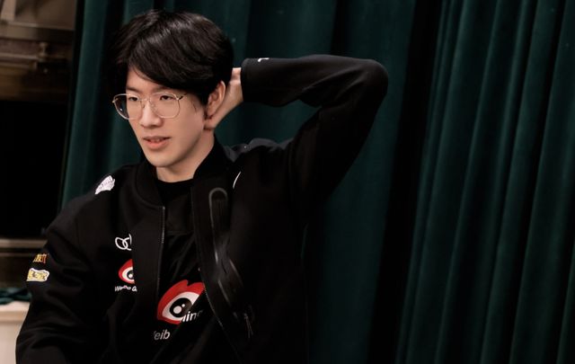 仁川正在赠送礼物，而冰岛正在全力以赴！Creme Yongen在整场比赛中表现出色， Top Esports 在第一场比赛中击败了 Invictus Gaming 。