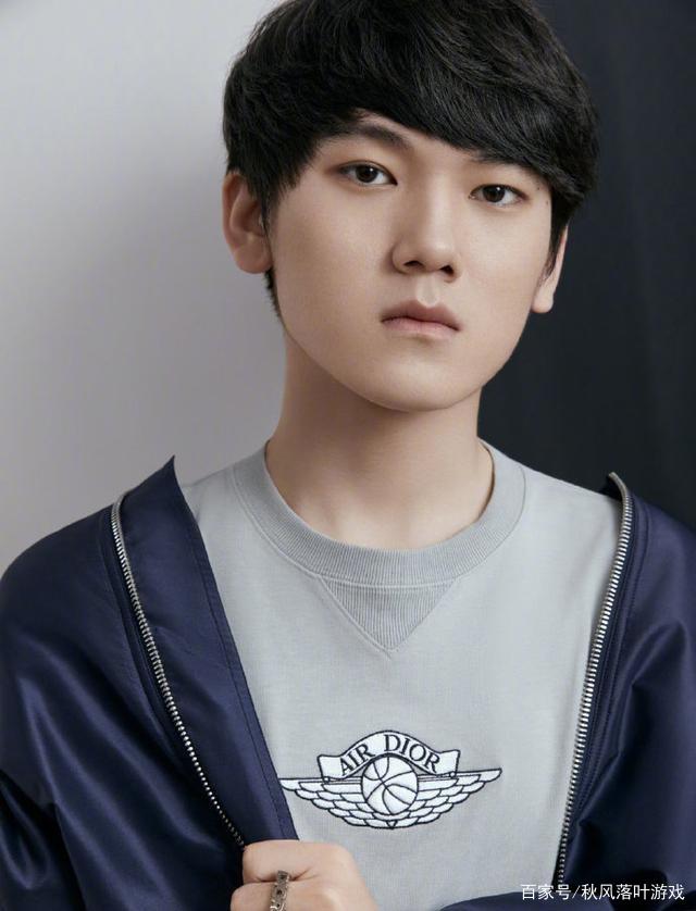 反恐精英2：8月27日的更新恢复了在 Ancient 上的手雷排列视觉效果；并修复了刀具动画