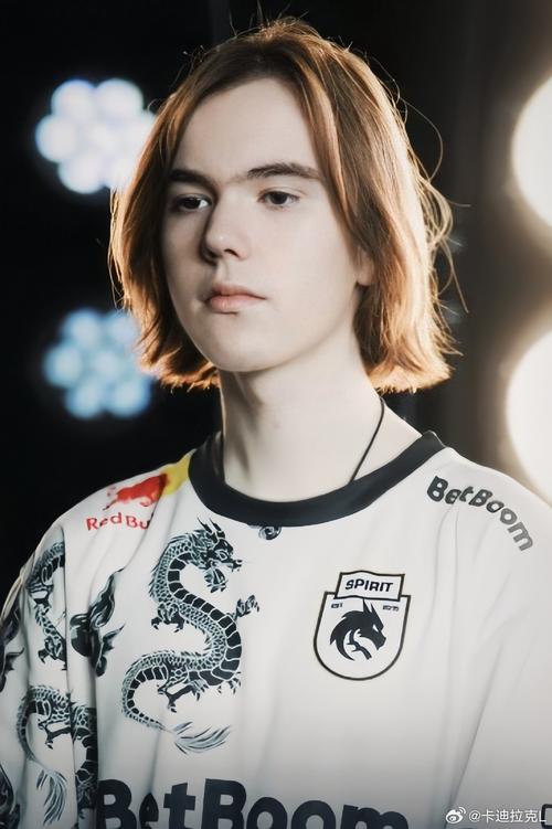 Poppy：369感觉没有突破自我只玩自己玩的好的英雄，在JDG养坏了