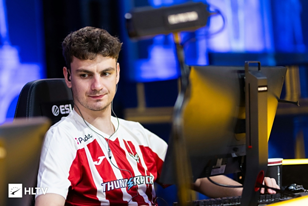 醒来吧！ Mercury ，战争之神，拥有强烈的杀戮感，击杀了五名玩家。 TyLoo 赢得了GL地图选择，重新获得胜利。