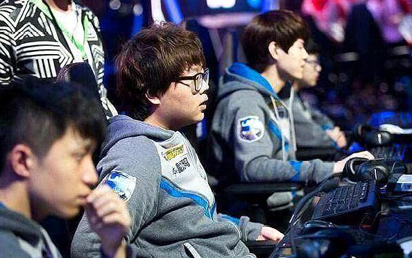 EPL S20 小组赛：找回状态 Mouz 2-0击败FNC